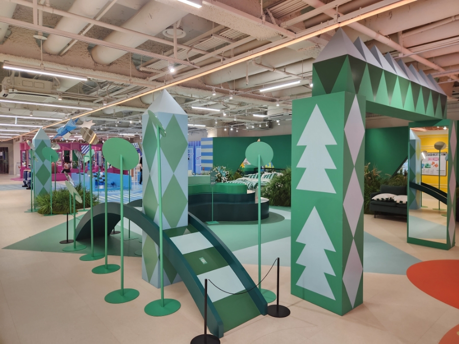 2024年7月のHiKR Ground展示室にある緑色の造形